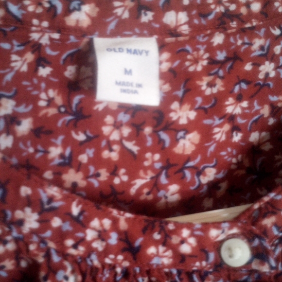 💕 3/$15 Old Navy Hi Low Button down Long Sleeves Shirt Red Print S M - Picture 2 of 6